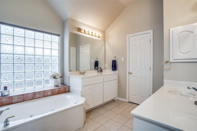 Building Photo - 314 Swallowtail Ct
