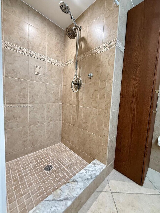 Building Photo - 3032 Coral Ridge Dr