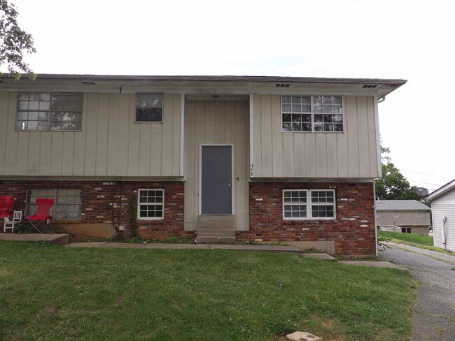Primary Photo - 468 Schenkel Ln