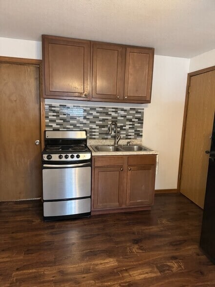 Building Photo - 1269 7th St W