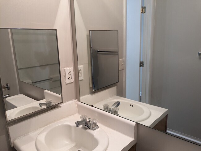 Building Photo - 1241 University Ct