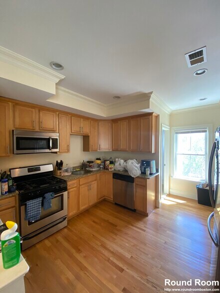 Building Photo - 25 Lothrop St
