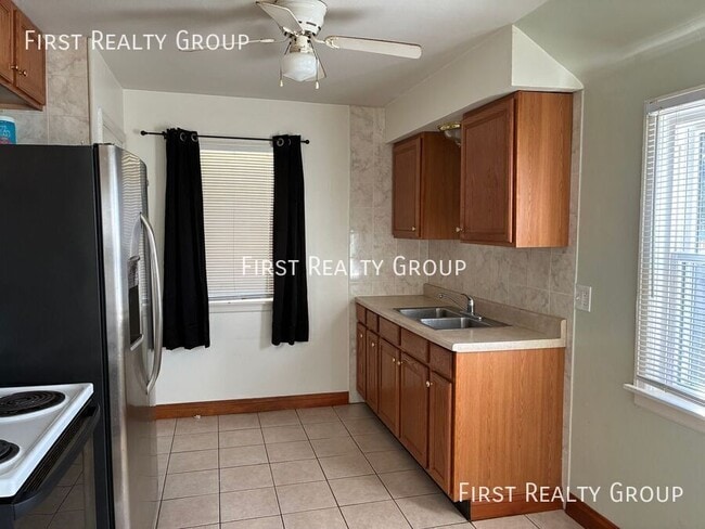 Building Photo - 714 Nordale Ave