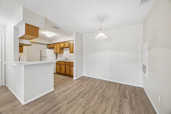 Building Photo - 12755 Mill Ridge Dr