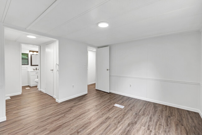 Building Photo - 30 Crescent Park Rd