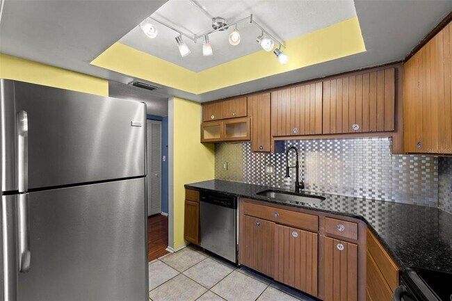 Building Photo - 7430 Sunshine Skyway Ln S