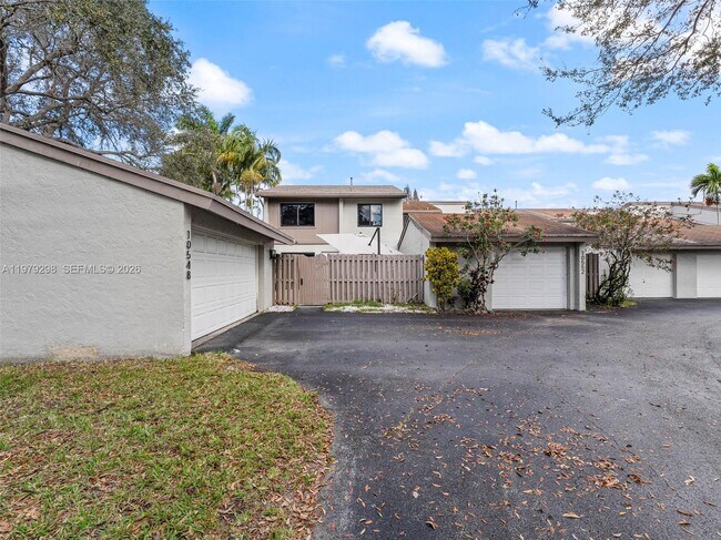 Building Photo - 10548 SW 112th Ave