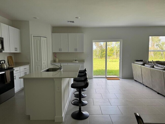 Building Photo - 7111 E Pine Pkwy