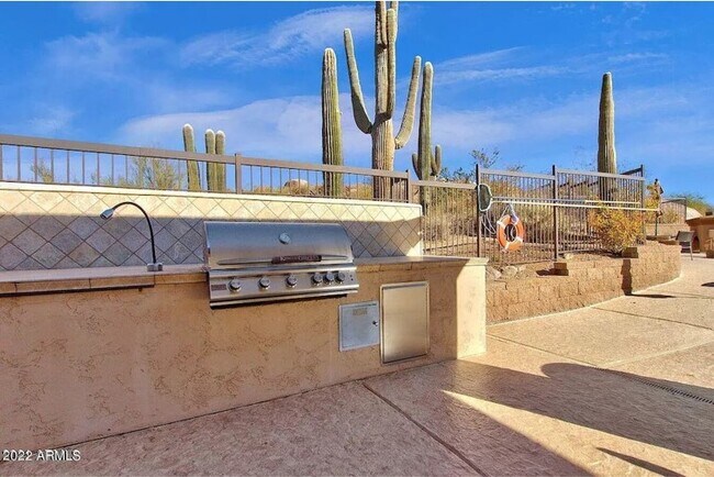 Building Photo - 10260 E White Feather Ln