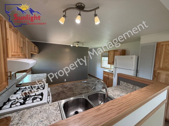 Building Photo - Updated Mobile Home for Rent - Peaseful Co...