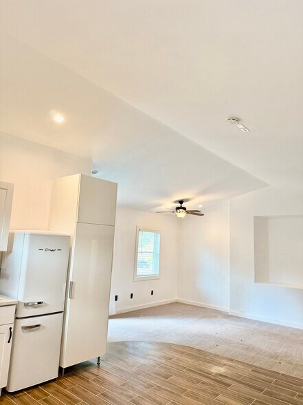 Building Photo - 5746 Velasco Ave