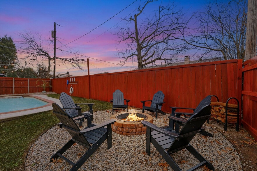 Building Photo - 2 St Charles Pl