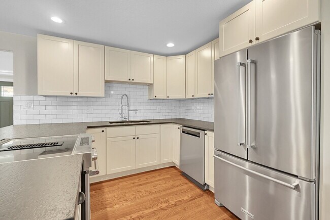 Building Photo - $3,195.00, 4 bed, 3 bath located in Arvada.