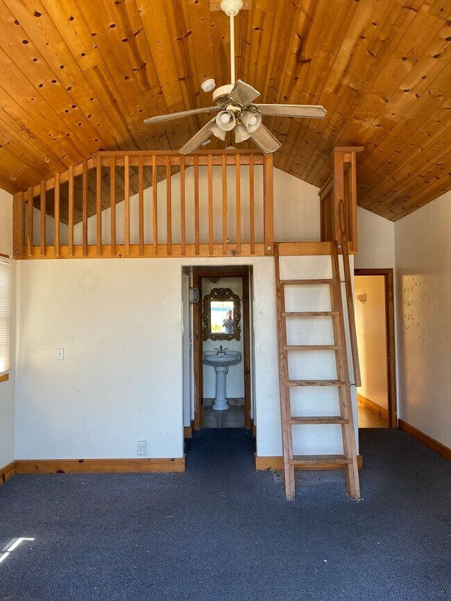 Building Photo - 6583 Del Playa Dr