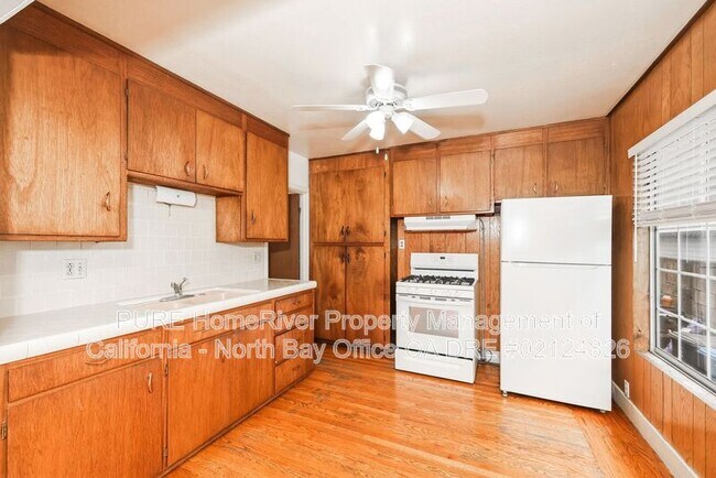 Building Photo - 420 Carrillo St