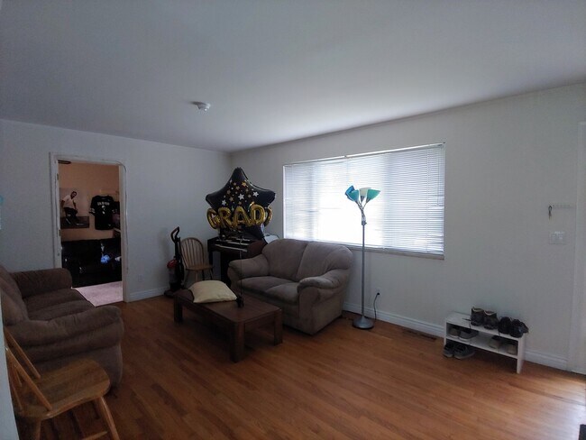 Building Photo - Must See 5 Bed/3 Bathroom East Boulder Home - Available August 7th!