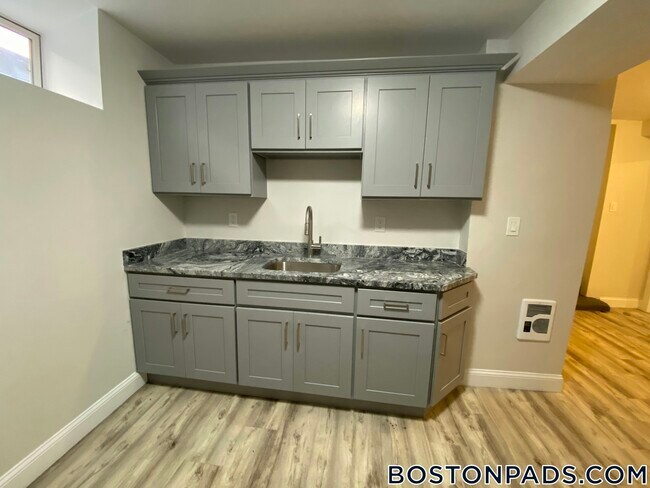 Building Photo - 17 Verrill St