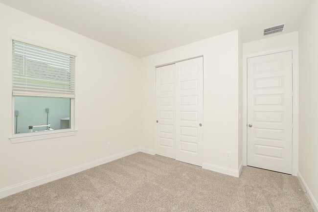 Building Photo - 9062 Dahlia Cir