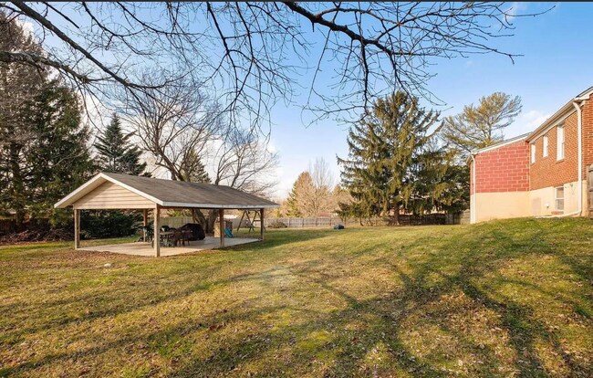 Building Photo - 4400 Bartholow Rd