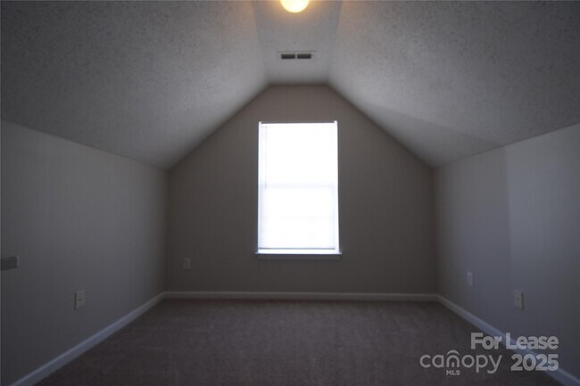 Building Photo - 8139 Chatham Oaks Dr