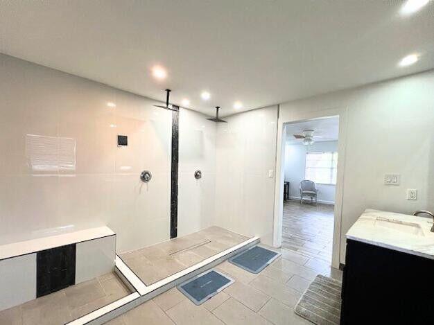 Building Photo - 9148 Oakwood Dr