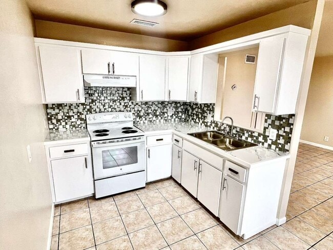 Primary Photo - Alex Apartments