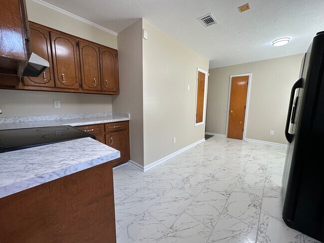 Building Photo - Woodlake - Richmond