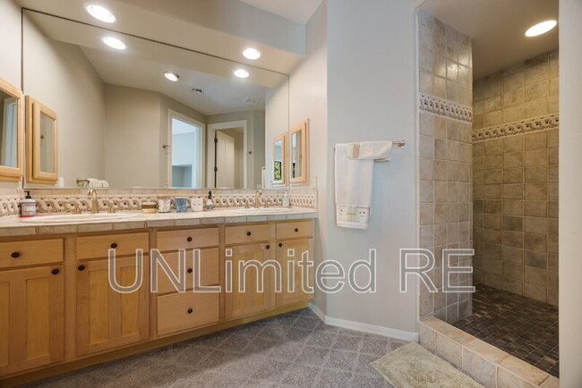 Building Photo - 674 Crosscreek Dr