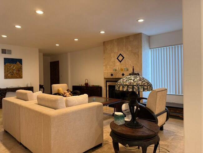Living room area with fireplace - 2212 The Strand