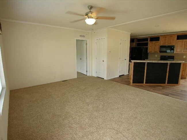 Building Photo - 3bd/2 bath mobile home available 10/10