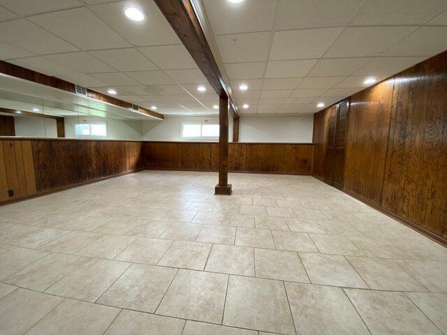Building Photo - 1403 Sauk Ln