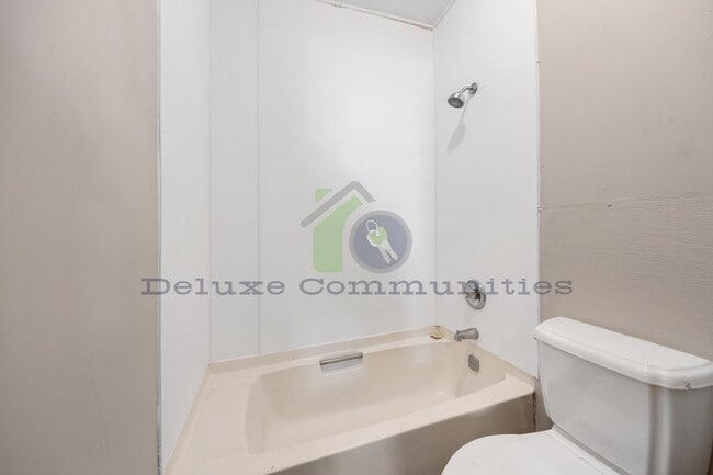 Building Photo - 62 Quimby St NE