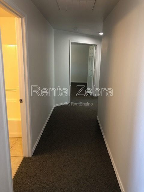 Building Photo - 3268 SW Metolius Pl