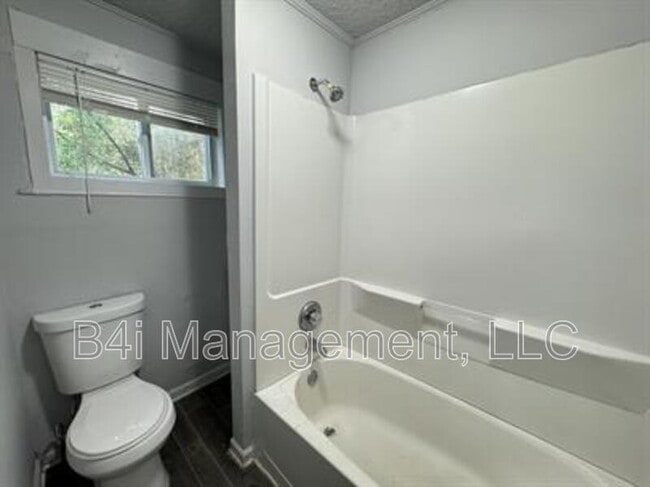 Building Photo - 173 Ward St