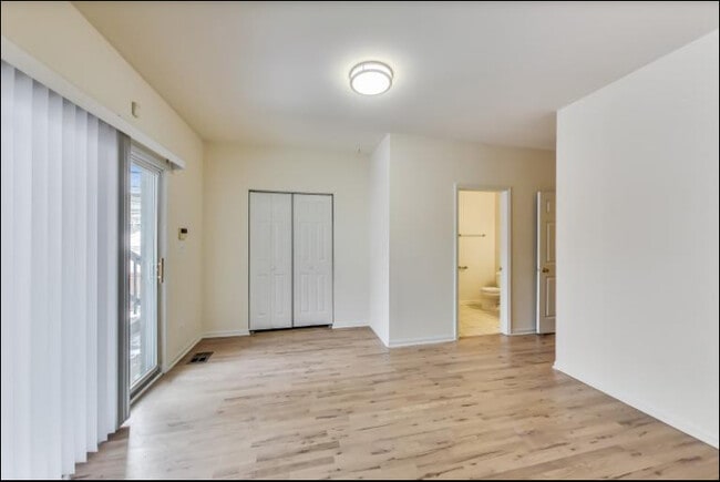 Building Photo - 2817 N Damen Ave