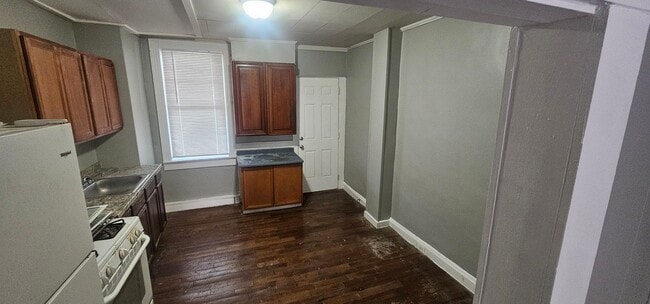 Building Photo - **COMING SOON** Desirable East Baltimore, Reasonably- Priced Town Home For Rent!