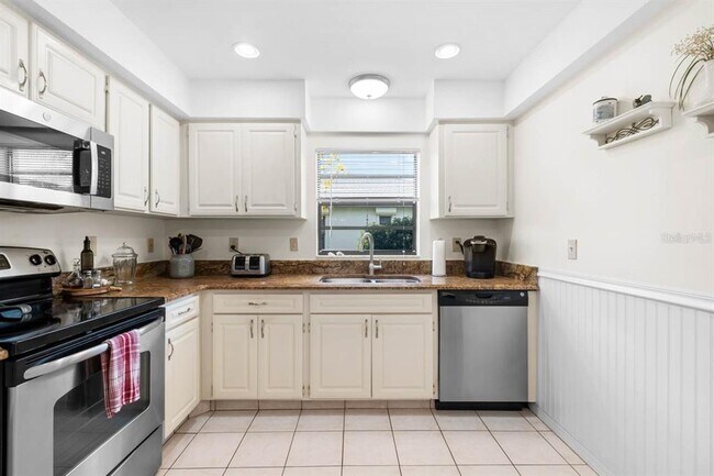 Building Photo - 1415 Langley Dr