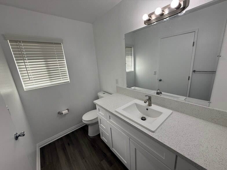 Building Photo - 41041 Alder Ave