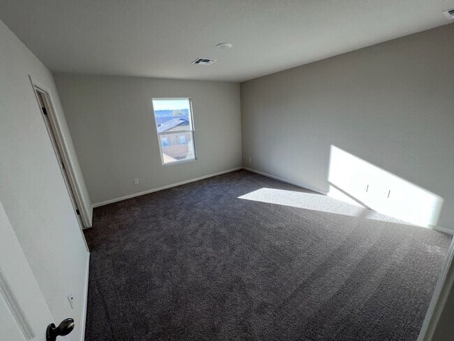 Building Photo - 3br 2Ba 2-Story Home with fenced yard and garage Near Golf Course, Rotary Park