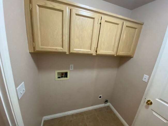 Building Photo - Charming Antelope Home