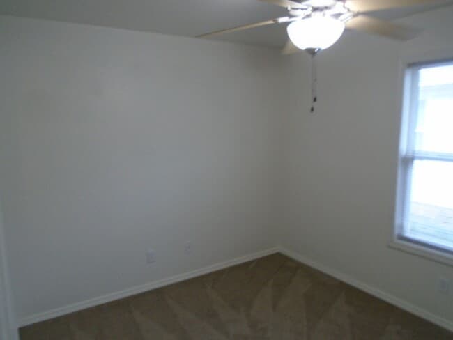 Building Photo - Great Duplex