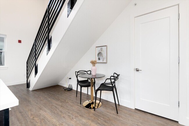 Building Photo - Beautiful West Wash Park home available NOW!