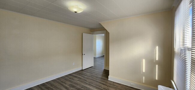 Building Photo - 120 Elm St