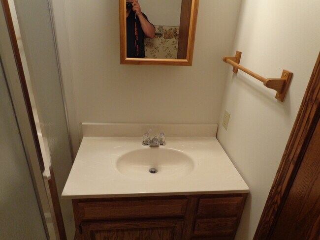 Bath/Vanity - 8475 Cleveland Ave NW