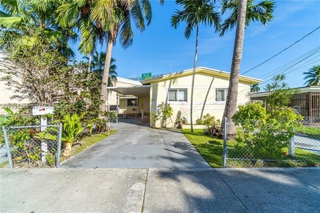 Building Photo - 1021 NW 23rd Ave