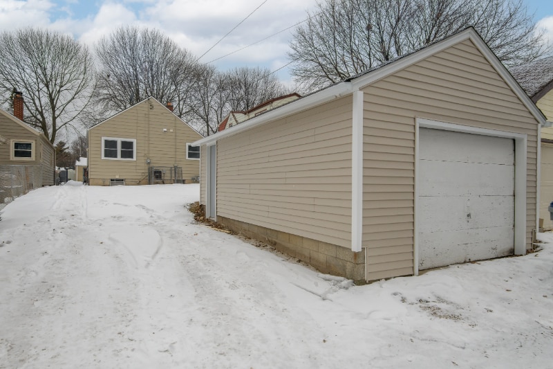 Building Photo - 424 S 66th St