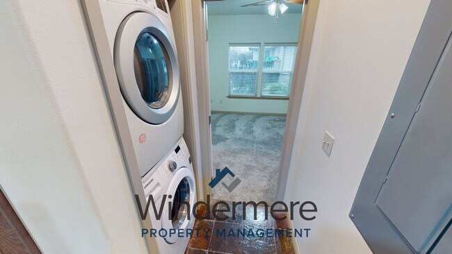 Building Photo - coll1100