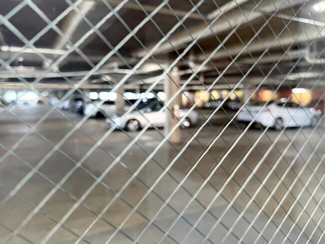 Building Photo - 2502 Live Oak St