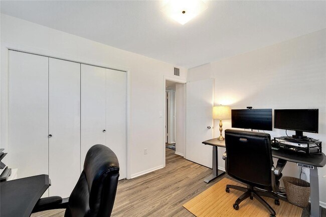 Building Photo - 1216 Hacienda Dr