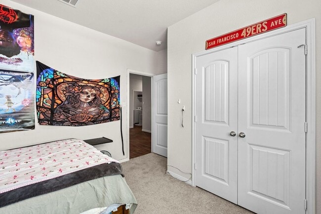 Building Photo - 381 Evergreen Sumac Lp